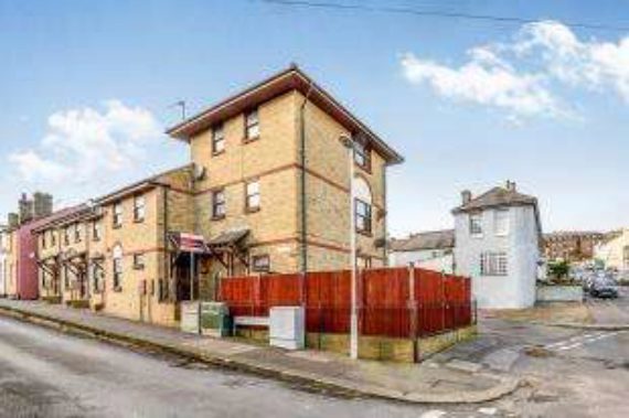 3 Bedroom End of Ter...